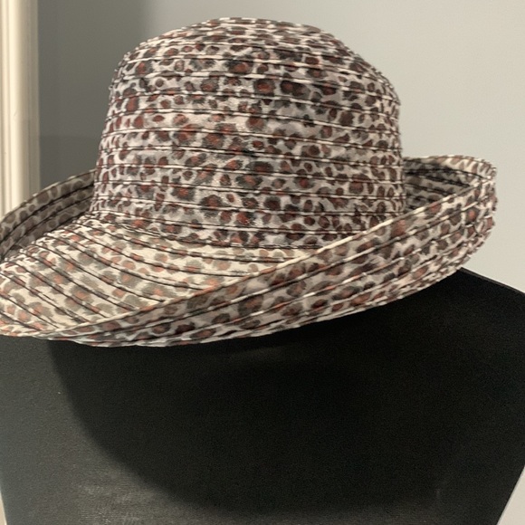 Animal print hat for sunny days - OS - Picture 3 of 8
